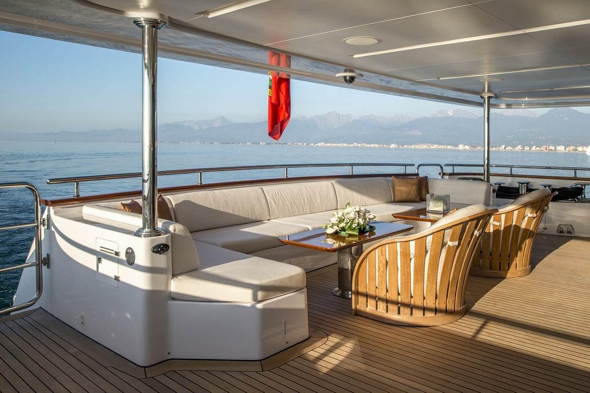 Аренда яхты Benetti Crystal 140 - NELA (Soy Amor) во Франции